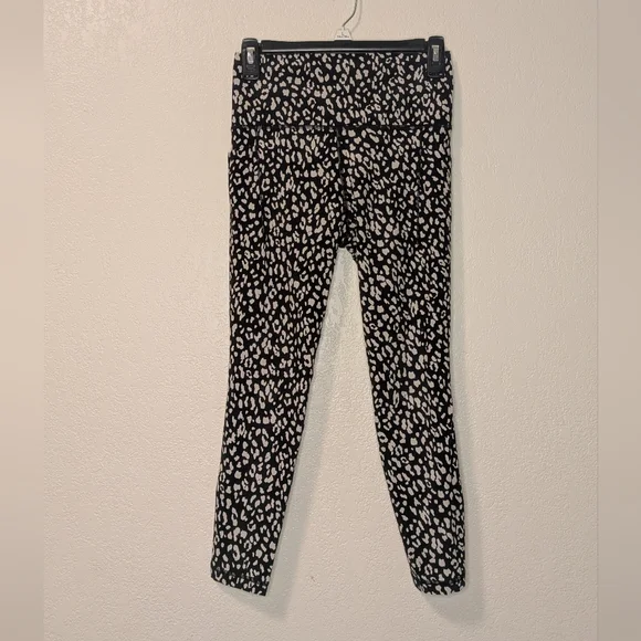 Athleta Black and White Animal Print High-Rise 7/8 Leggings - Picture 4 of 7